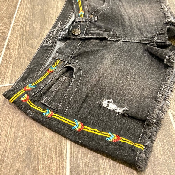 Bubblegum Distressed Raw Hem Embroidered Shorts - Picture 4 of 8